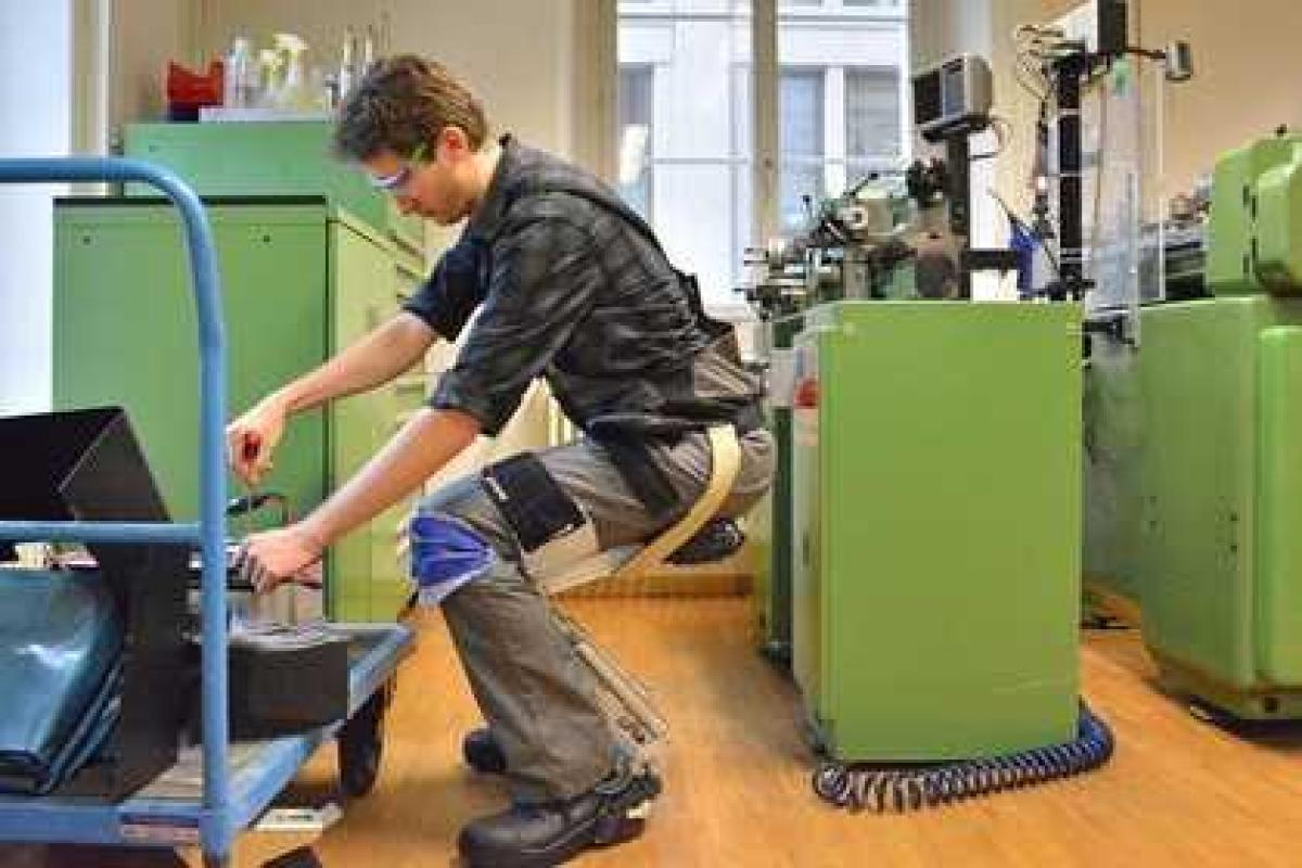 Разработан "Бесстульный стул" для отдыха ног и улучшения осанки