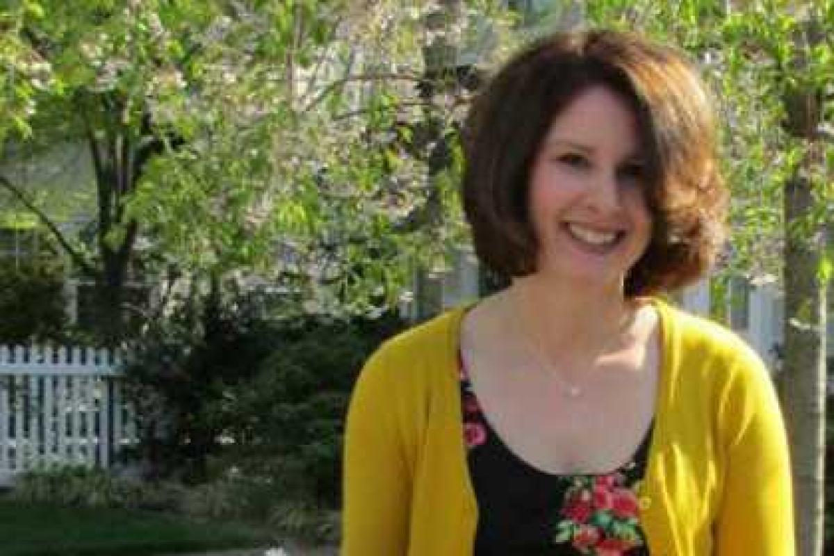 Потерянное кольцо с бриллиантом вернул честный кладоискатель