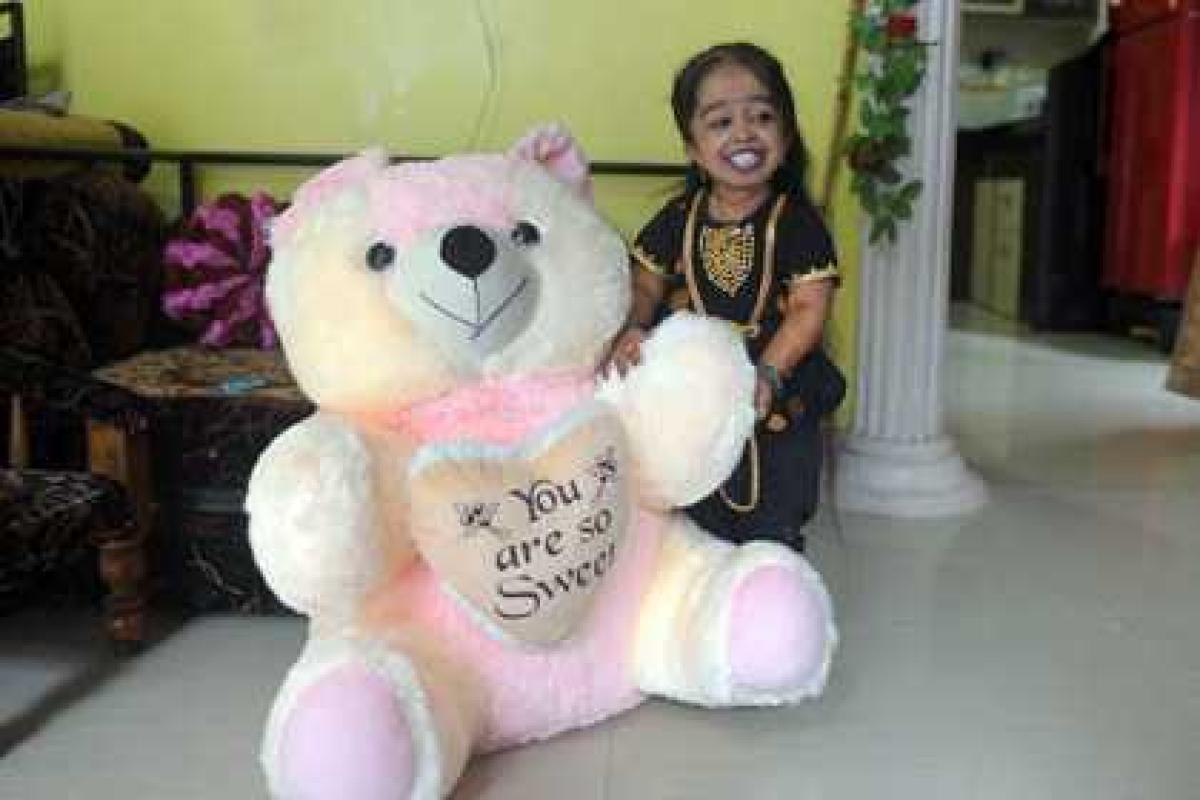 Самая маленькая в мире женщина играет в большом кино Самая маленькая в мире женщина играет в большом кино