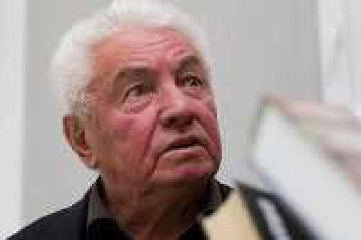 Российский писатель Войнович "вообще не доверяет" российскому телевидению