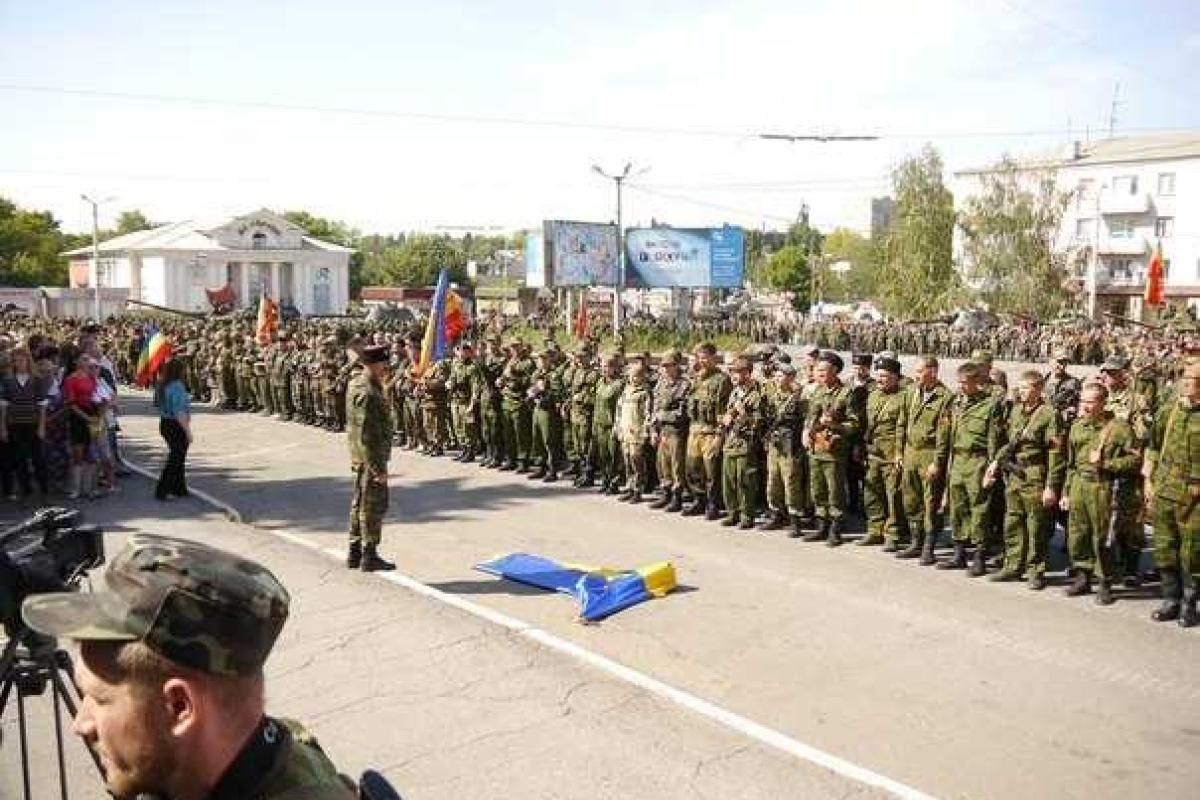 Казаки устроили смотр войск на Луганщине Казаки устроили смотр войск на Луганщине