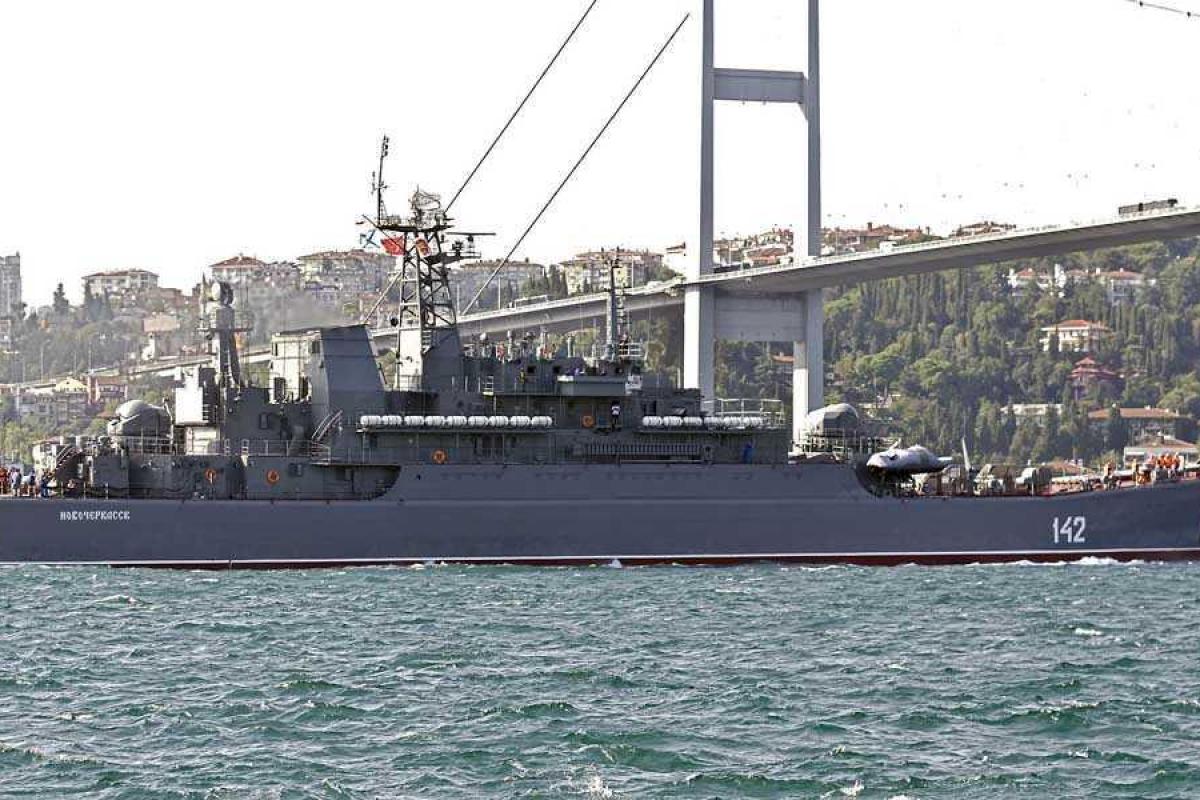 РФ стягивает военные корабли в Черное море РФ стягивает военные корабли в Черное море