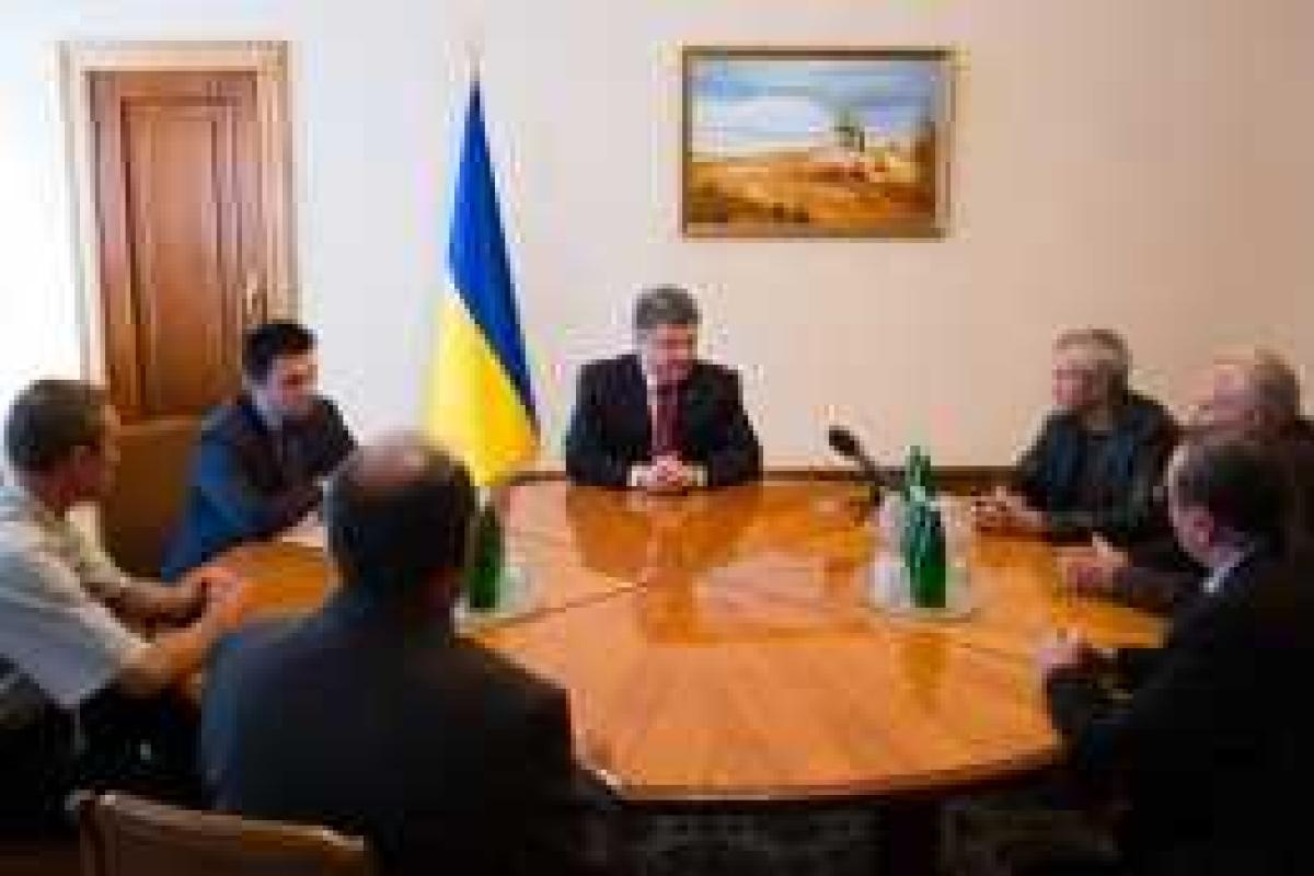 Украина будет бороться за своих граждан везде - П.Порошенко Украина будет бороться за своих граждан везде - П.Порошенко