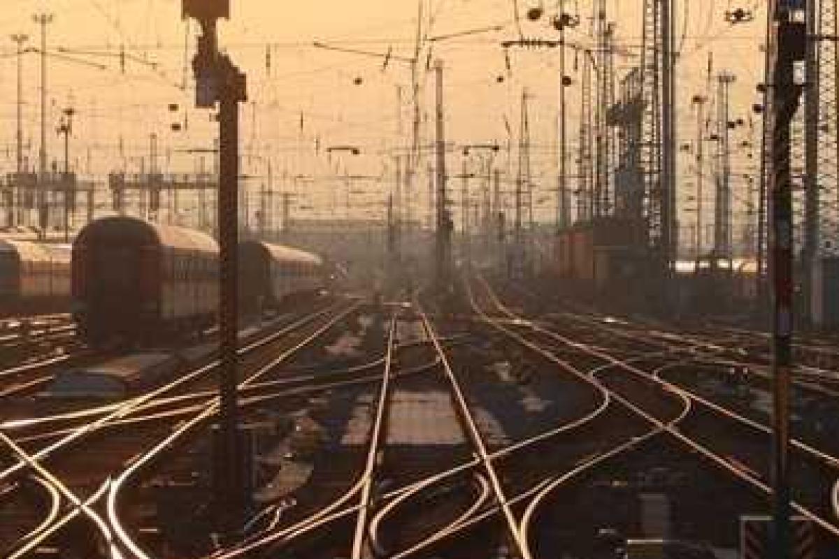 Железнодорожники восстановили энергоснабжение станций Луганщины