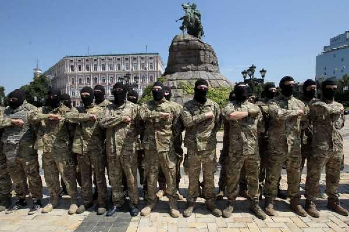 Батальон "Азов" захватил трофейный танк
