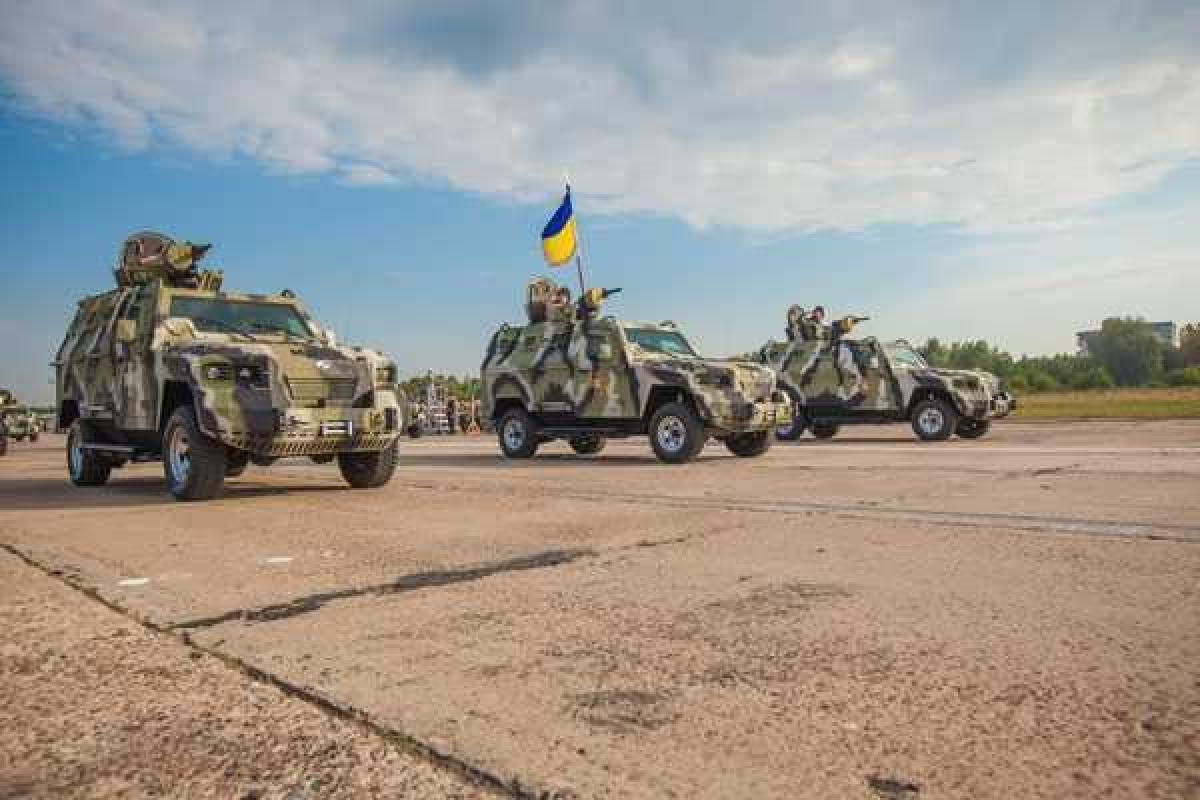 На вооружении гвардейцев в зоне АТО появился бронеавтомобиль "Когуар" На вооружении гвардейцев в зоне АТО появился бронеавтомобиль "Когуар"