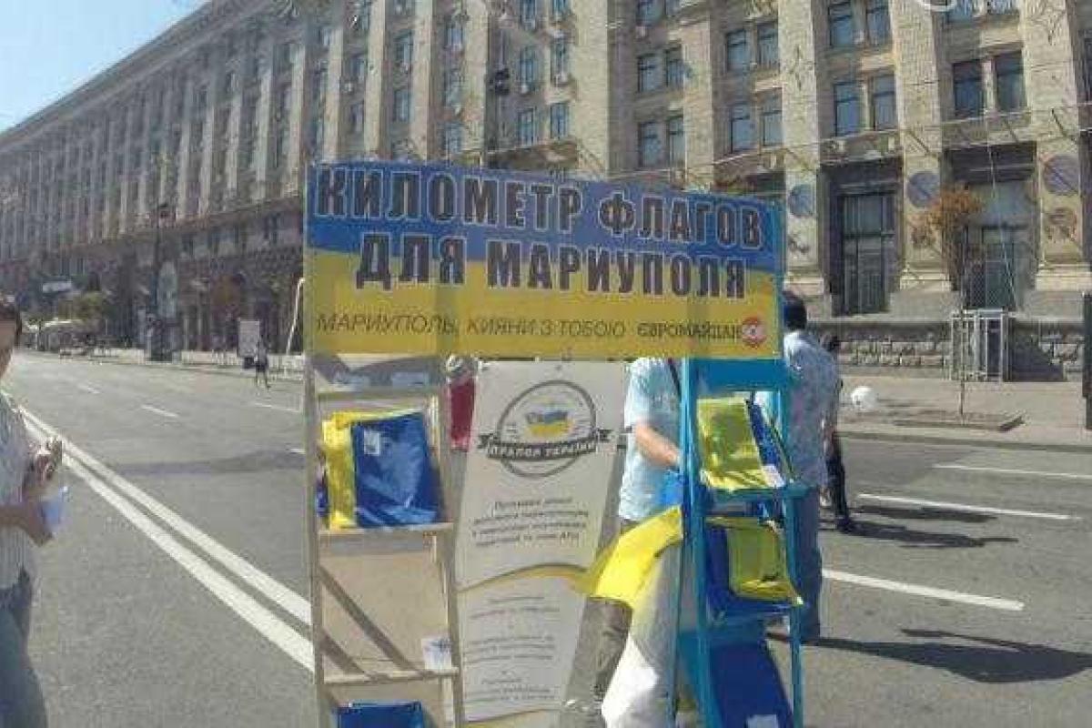 Майдан Незалежности расцвел сине-желтыми цветами Майдан Незалежности расцвел сине-желтыми цветами
