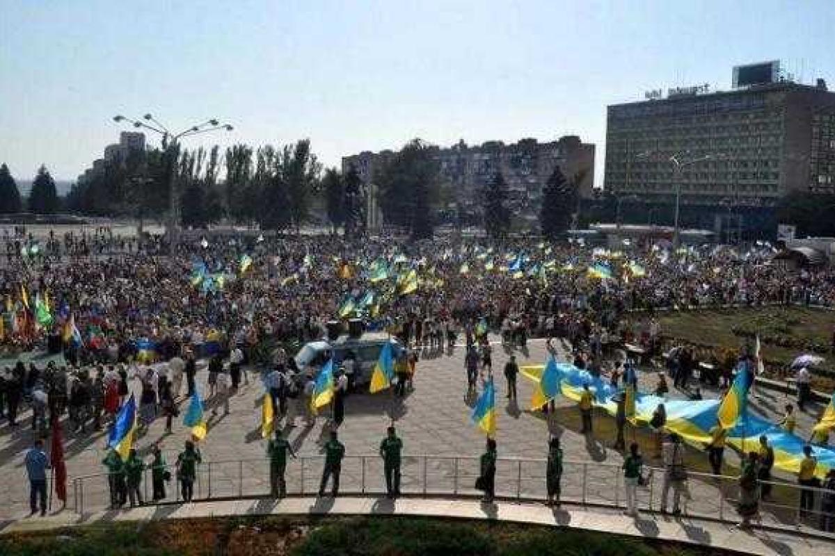 Жители Запорожья требуют от русского народа прекратить войну Жители Запорожья требуют от русского народа прекратить войну