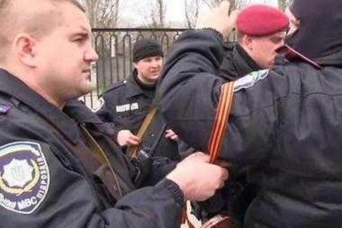 Боевики ЛНР обвиняют украинскую армию в беспределе на территории Луганска Боевики ЛНР обвиняют украинскую армию в беспределе на территории Луганска
