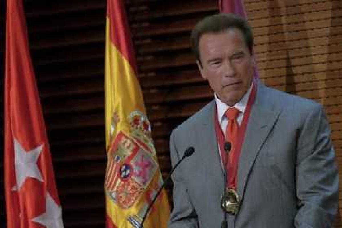 Столица Испании наградила Шварценеггера медалью Столица Испании наградила Шварценеггера медалью