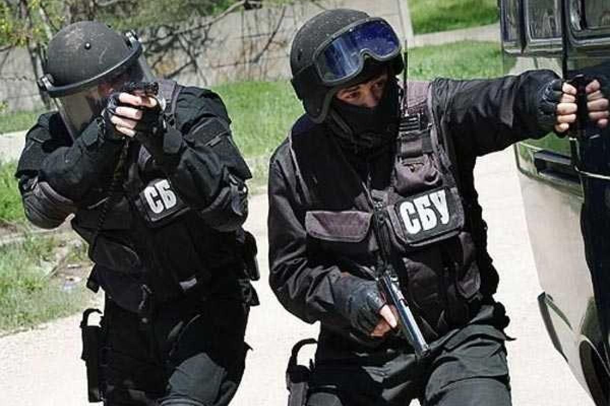 СБУ: Задержаны диверсанты, планировавшие теракт в Херсоне СБУ: Задержаны диверсанты, планировавшие теракт в Херсоне