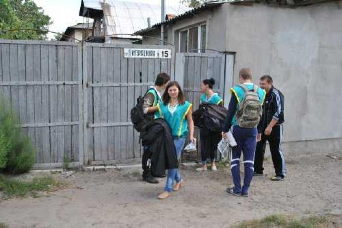 Волонтеры из ЛНУ собрали гуманитарную помощь для вынужденных переселенцев Волонтеры из ЛНУ собрали гуманитарную помощь для вынужденных переселенцев