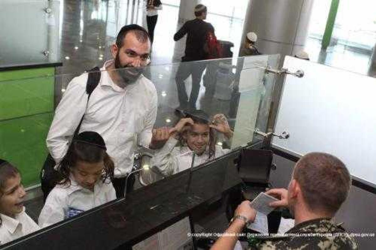 На празднование 5775 иудейского нового года в Украину массово прибывают паломники-хасиды