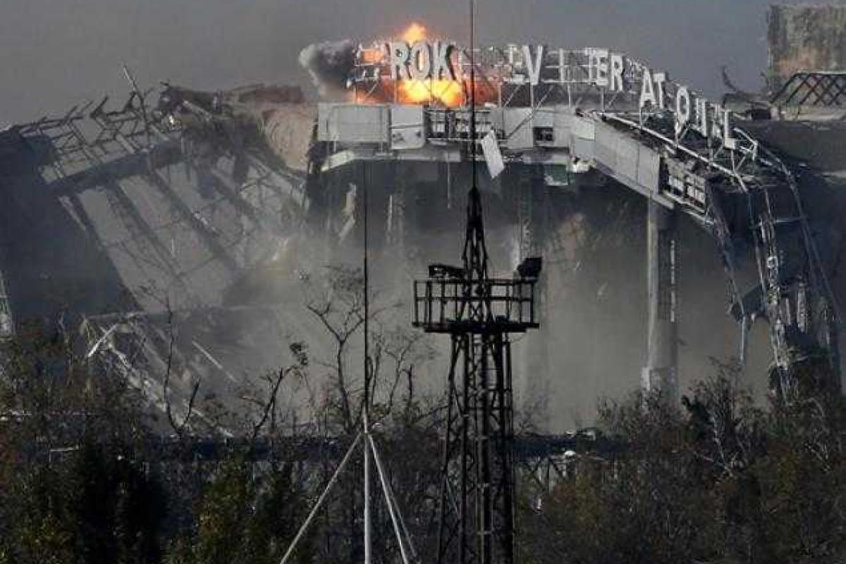 СНБО: Донецкий аэропорт успешно удерживается украинскими военными СНБО: Донецкий аэропорт успешно удерживается украинскими военными