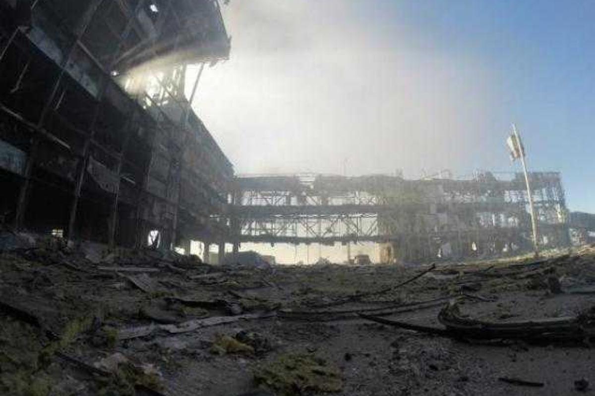 "Киборги" вновь отбили атаку боевиков "Моторолы" "Киборги" вновь отбили атаку боевиков "Моторолы"