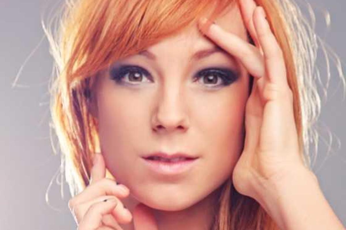 Виталий Козловский "играет любовь" с рыжеволосой красавицей Виталий Козловский "играет любовь" с рыжеволосой красавицей