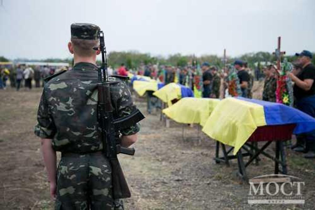 42 неопознанных бойца, погибших в АТО, похоронят в Днепропетровске 42 неопознанных бойца, погибших в АТО, похоронят в Днепропетровске