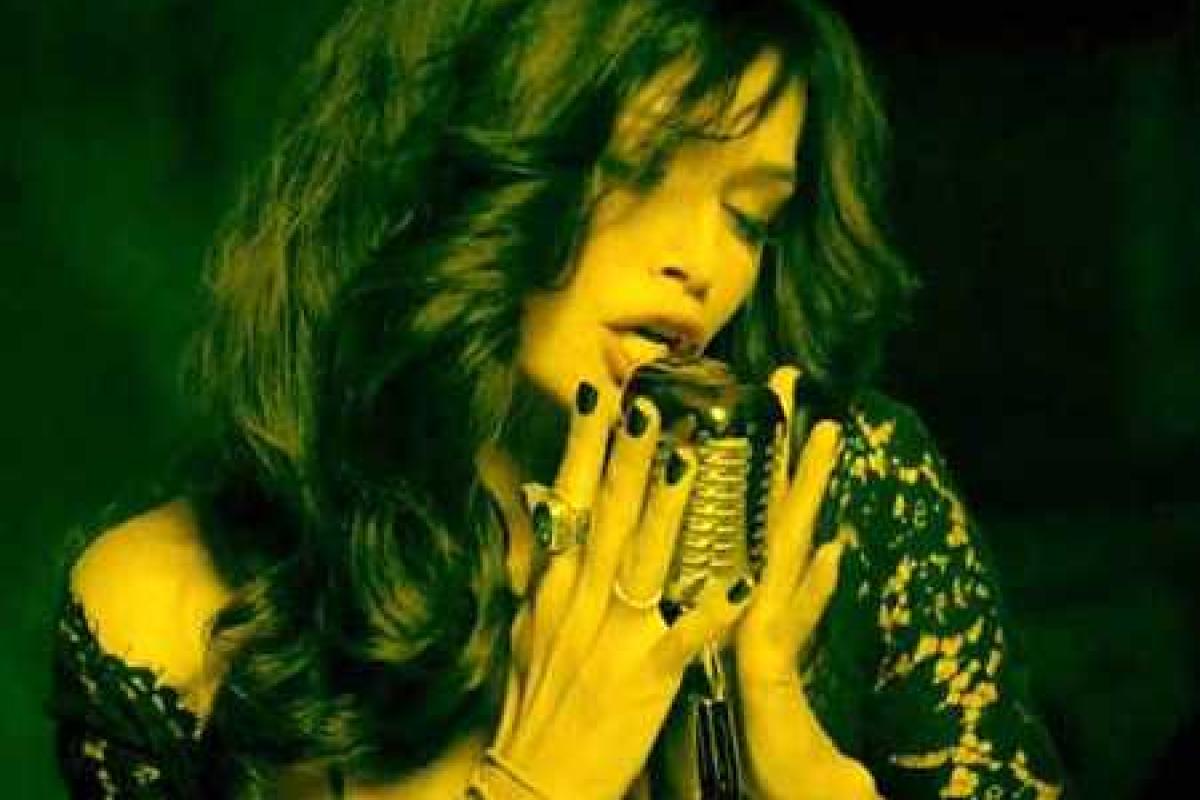 Вера Брежнева ненадолго стала брюнеткой Вера Брежнева ненадолго стала брюнеткой