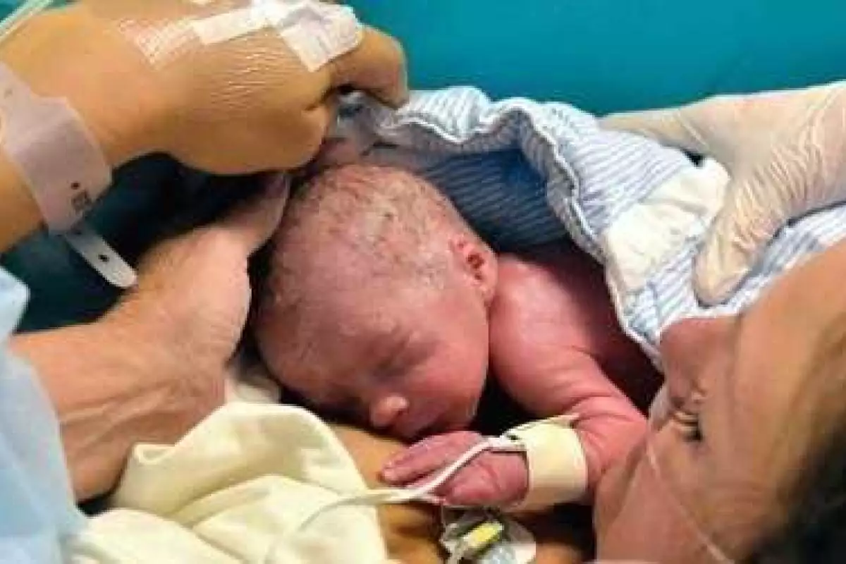 Женщина с пересаженной маткой смогла не только забеременеть, но и родить ребенка
