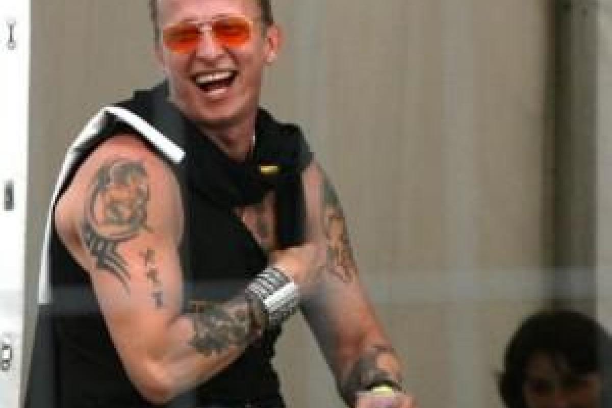 Охлобыстин и Кобзон попали в "черный список" СБУ Охлобыстин и Кобзон попали в "черный список" СБУ