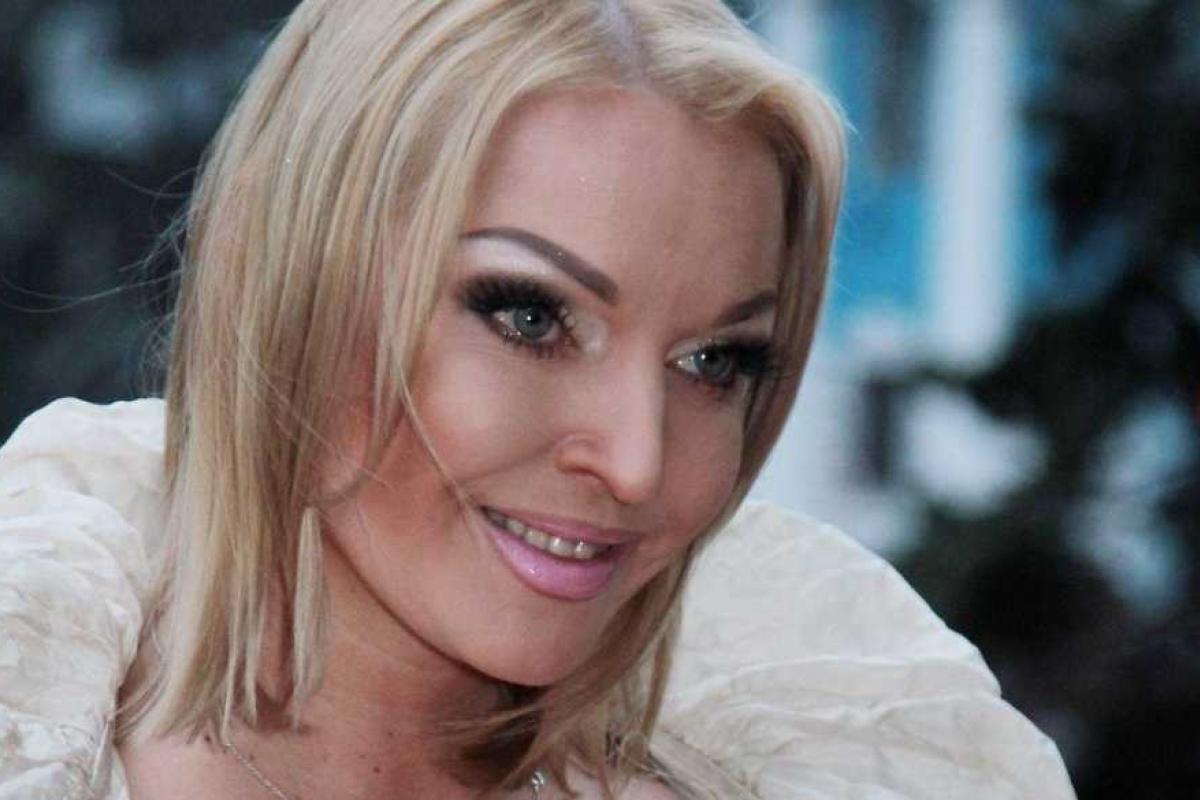 Анастасия Волочкова похвасталась "ранением"