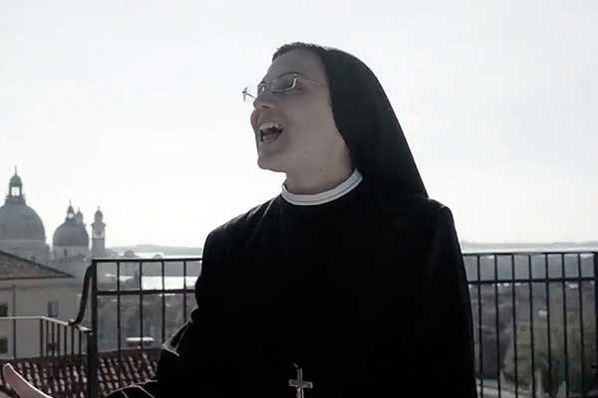 Монахиня-итальянка выпустила клип на хит Мадонны Монахиня-итальянка выпустила клип на хит Мадонны