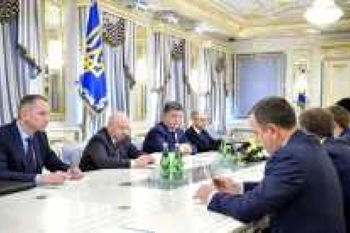 Порошенко призвал депутатов принять законы о прокуратуре и борьбе с коррупцией Порошенко призвал депутатов принять законы о прокуратуре и борьбе с коррупцией