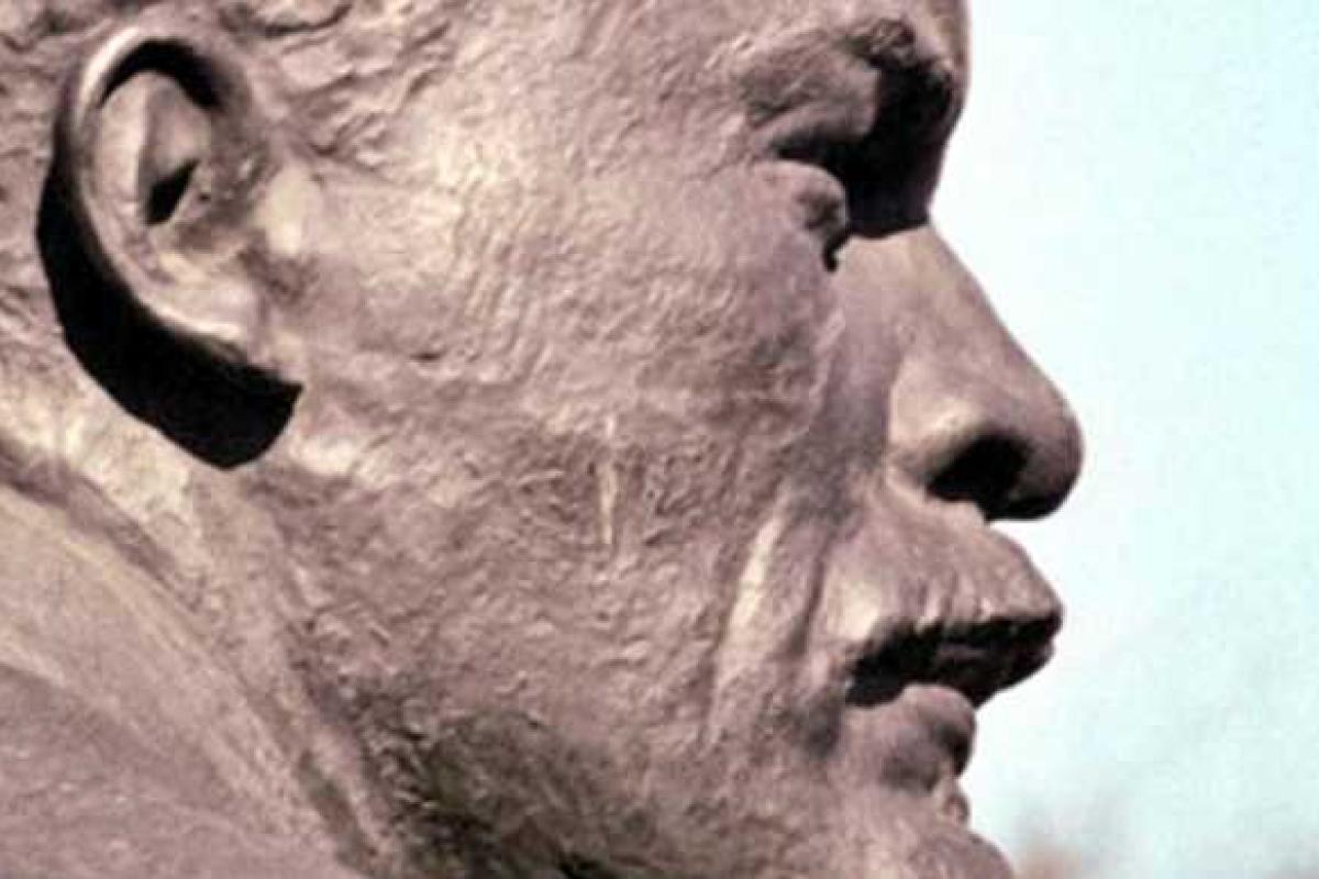 За снос памятников Ленину на Днепропетровщине вандалов могут посадить за решетку За снос памятников Ленину на Днепропетровщине вандалов могут посадить за решетку