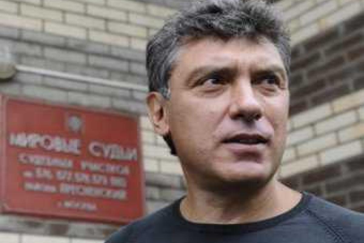 Пропутинские активисты не простили Немцову "неаккуратное" высказывание о Путине