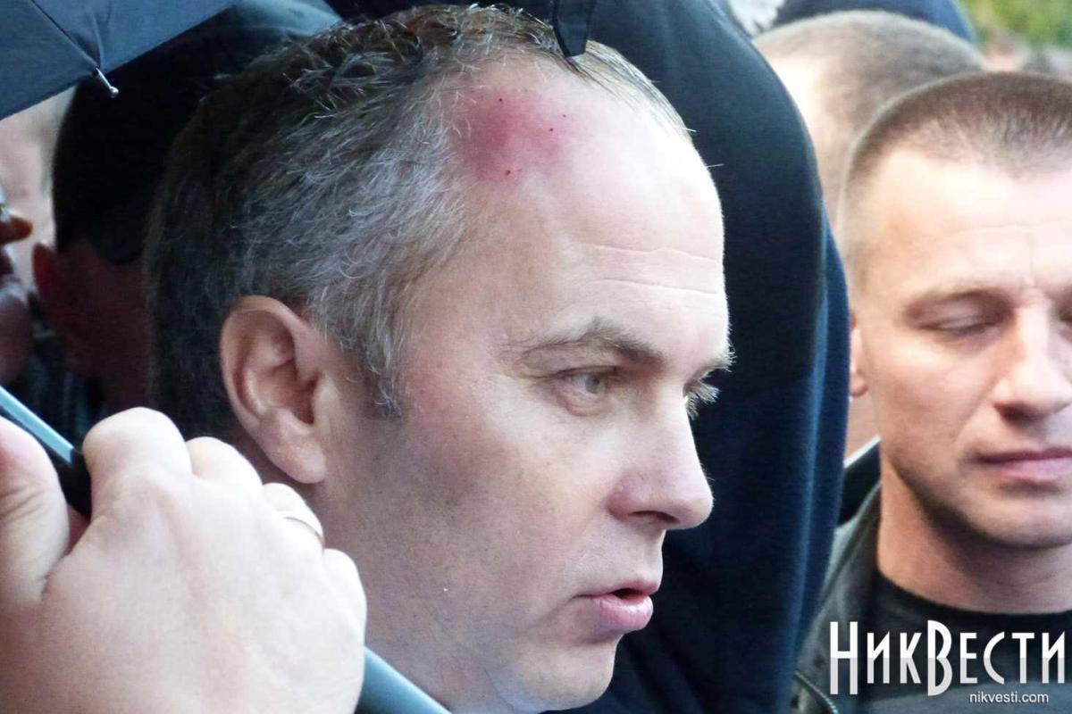Шуфрич выступал под зонтом - в Николаеве прошел яйцепад Шуфрич выступал под зонтом - в Николаеве прошел яйцепад