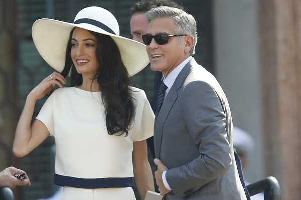 Амаль Аламуддин взяла фамилию звездного мужа Амаль Аламуддин взяла фамилию звездного мужа