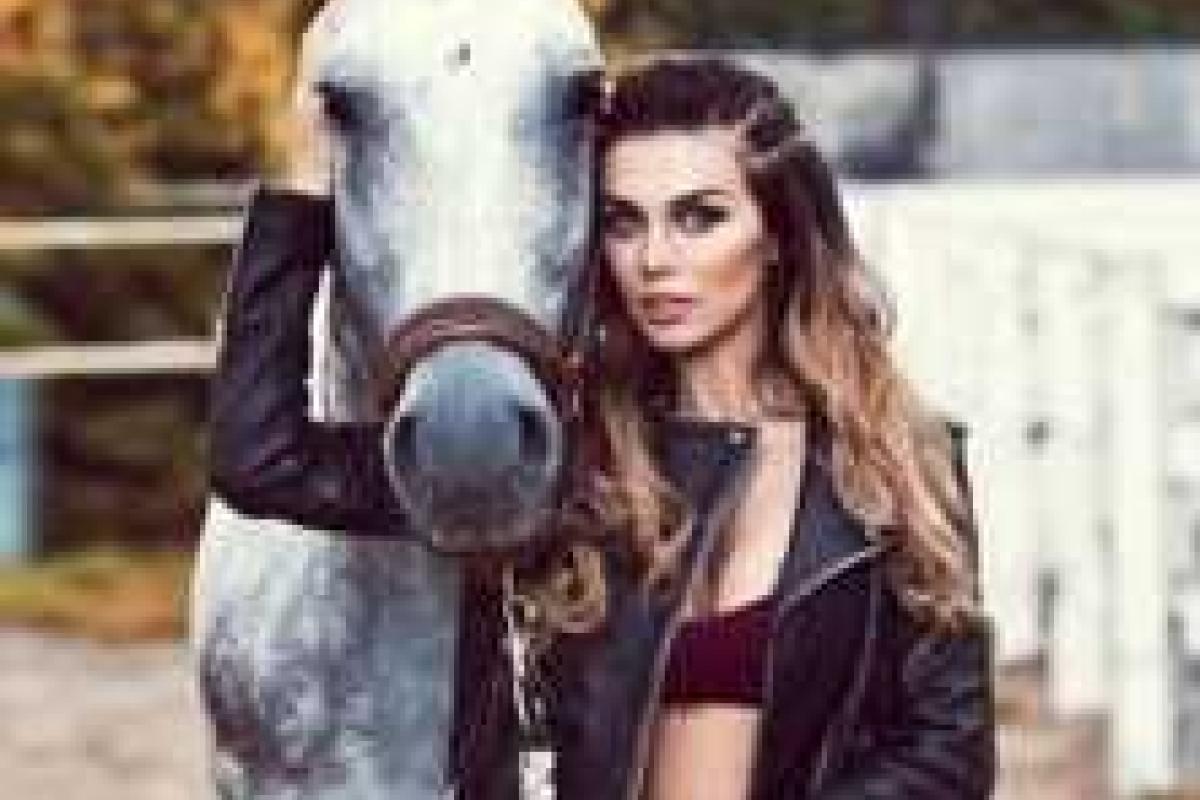 Анна Седокова рассталась со своими локонами