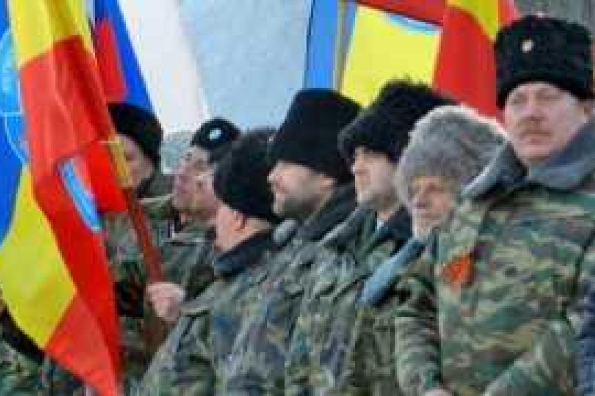 Молодожены в Антраците получают от казаков шикарные подарки