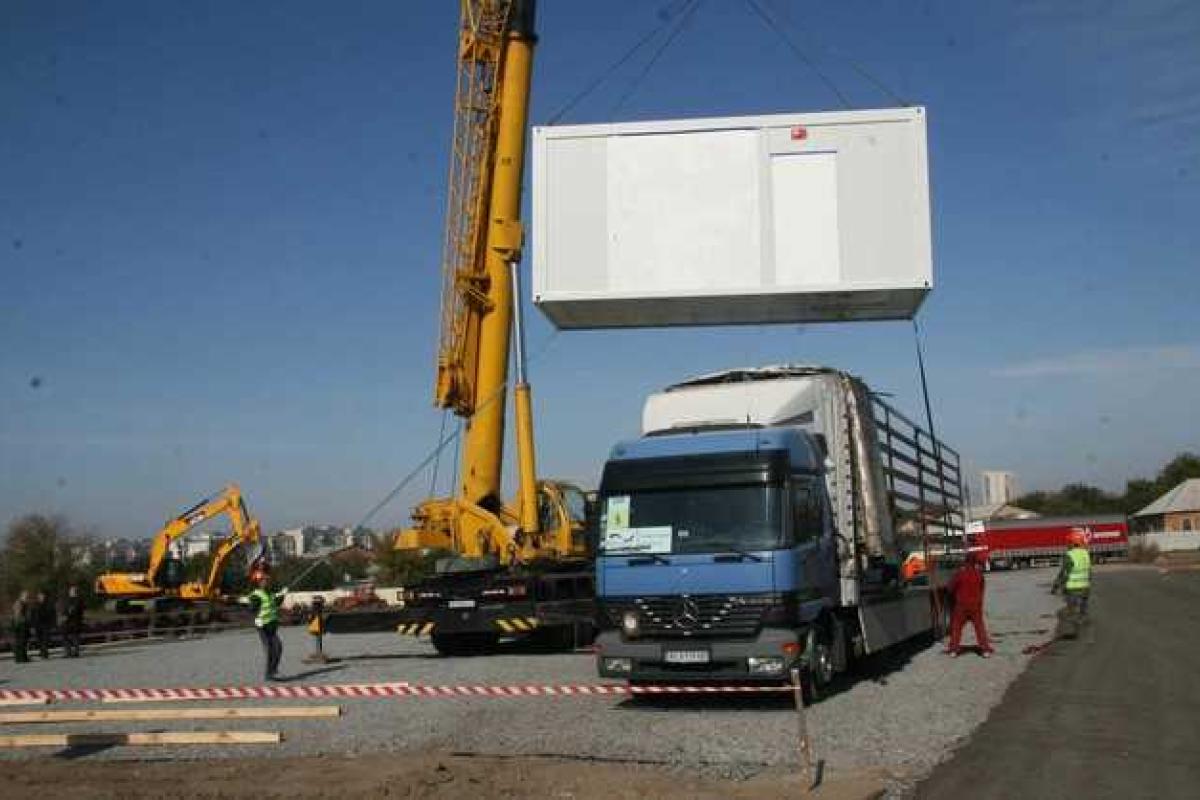 Ожидается прибытие грузовиков с жилыми модулями из Германии