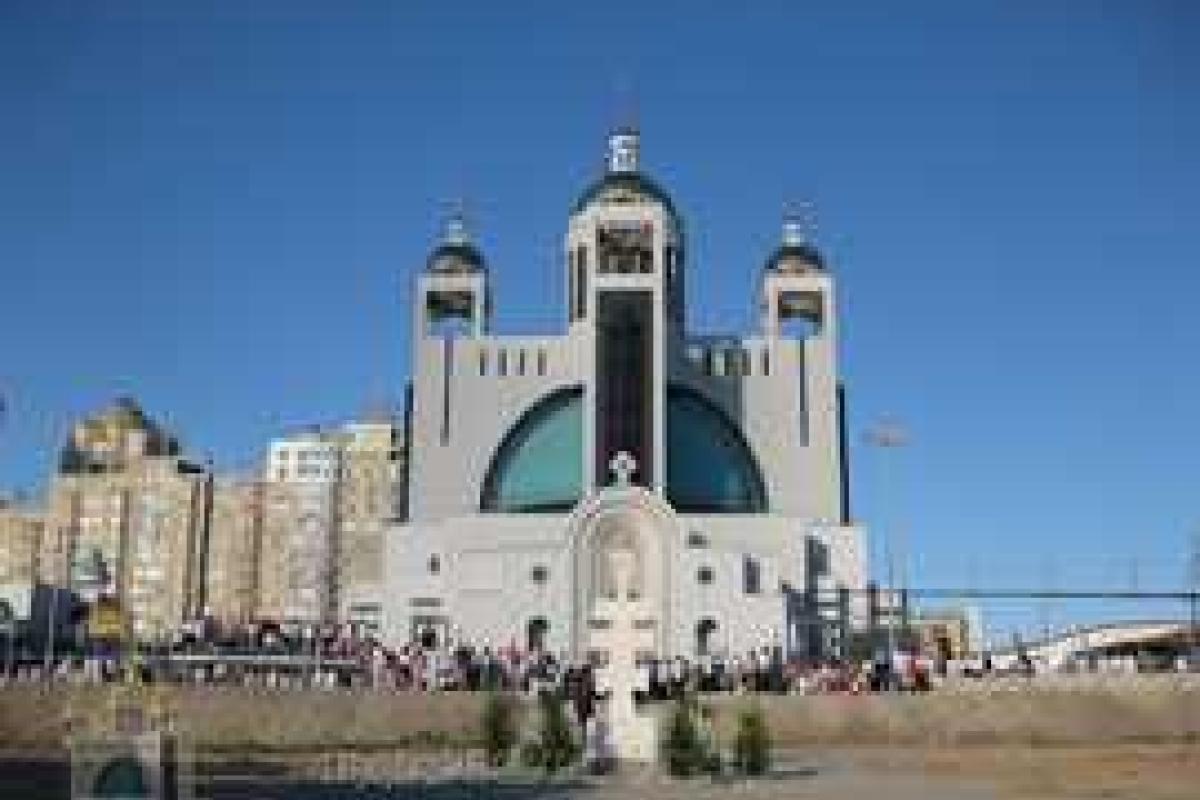 Премьер-министр Украины поздравил верующих УГКЦ Премьер-министр Украины поздравил верующих УГКЦ