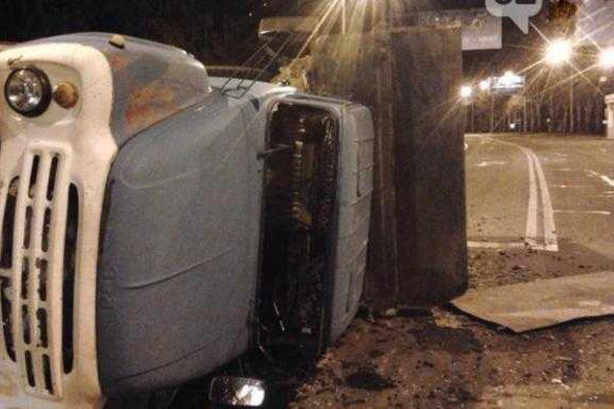 Танкисты "ДНР" плюют на правила дорожного движения Танкисты "ДНР" плюют на правила дорожного движения