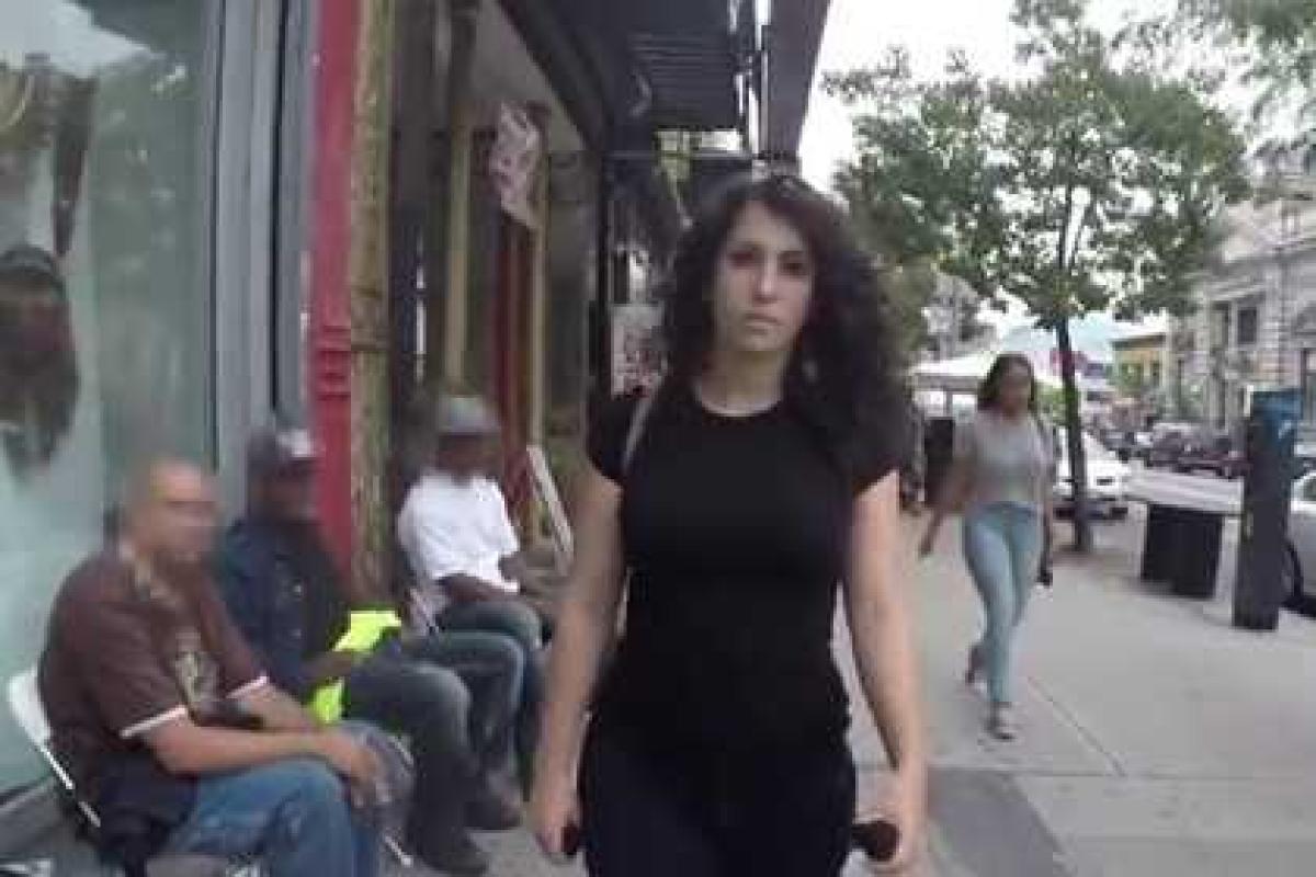 Ради эксперимента молодая американка гуляла по городу 10 часов Ради эксперимента молодая американка гуляла по городу 10 часов