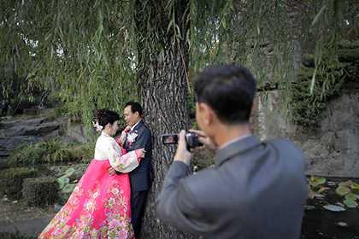 Молодые кореянки мечтают о мобильниках вместо помолвочных колец Молодые кореянки мечтают о мобильниках вместо помолвочных колец