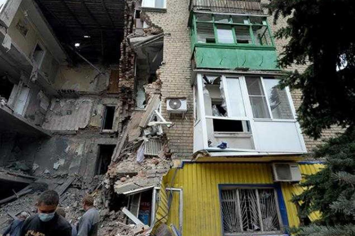 Гройсман с комиссаром ЕС рассмотрели ситуацию, сложившуюся на востоке Украины