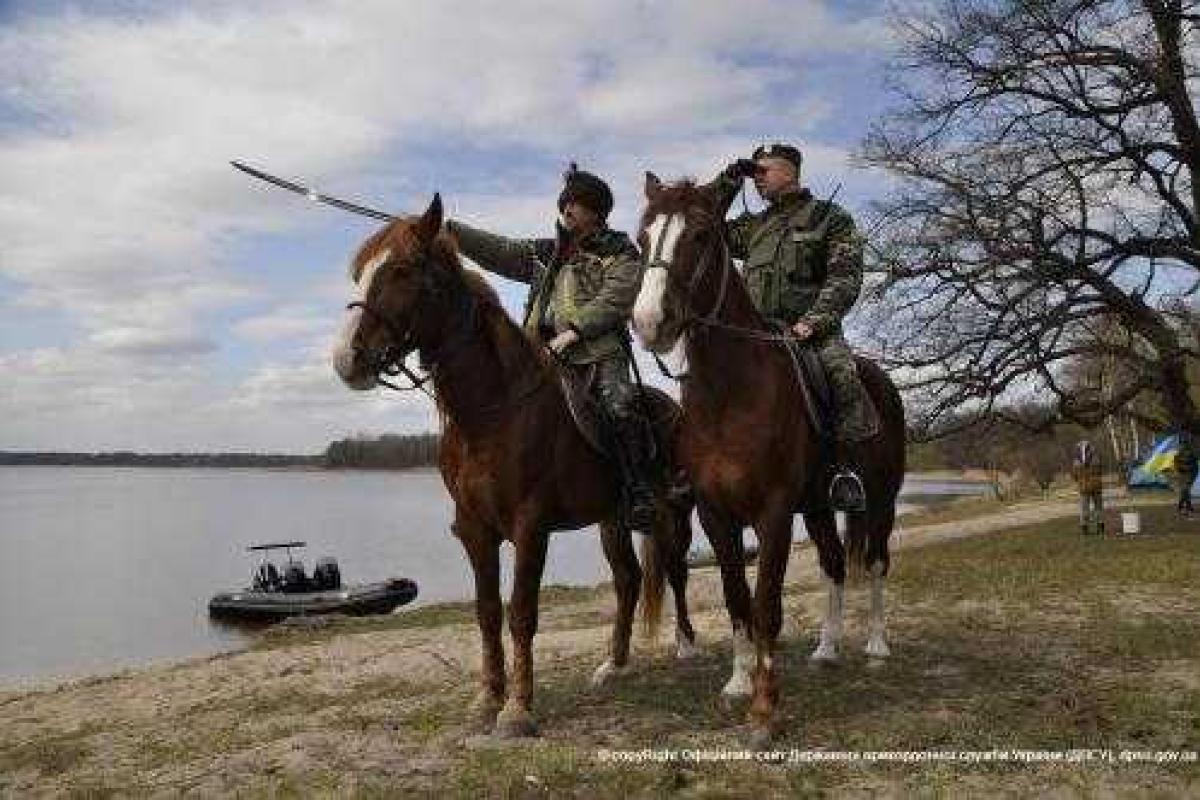Члены общественных организаций помогают в охране госграницы
