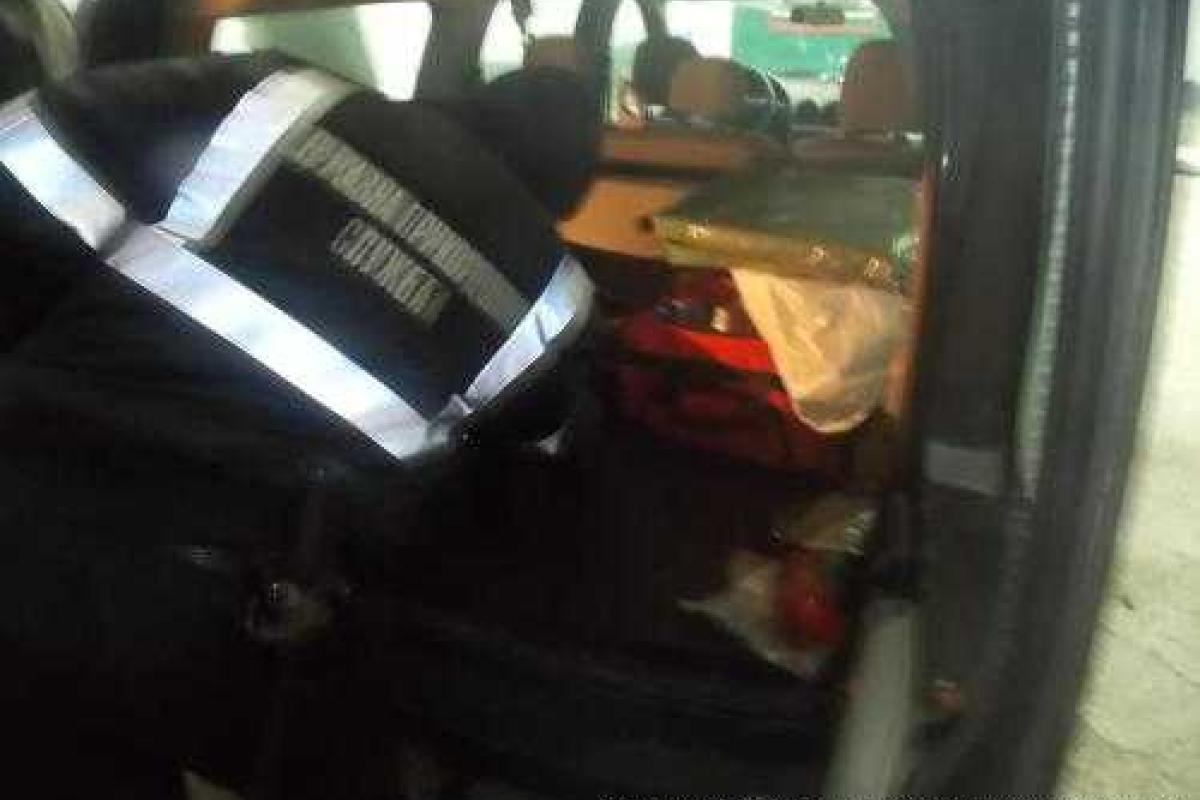 Украинец пытался вывезти из страны более 12 килограммов янтаря