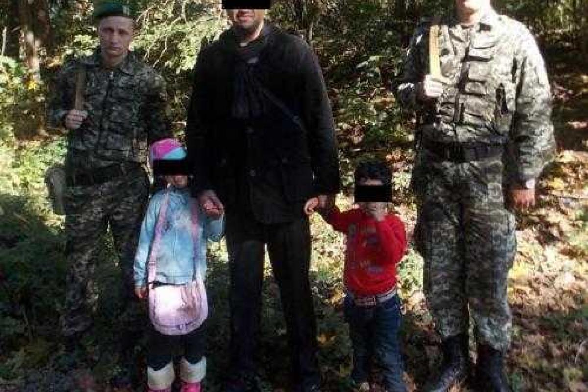 "Транзитных" нелегалов из Азии задержали закарпатские пограничники