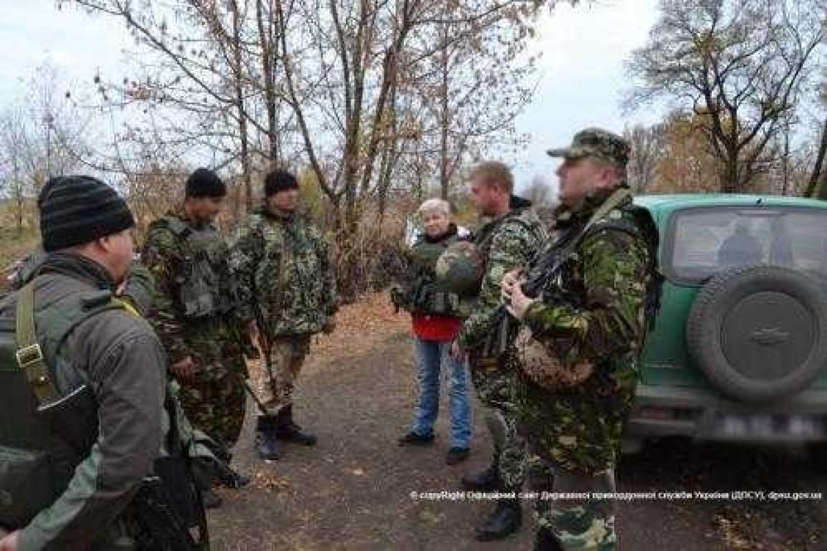 Представительница союза матерей военнослужащих побывала в расположении пограничников на Луганщине