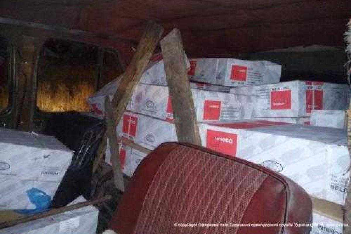 Сумские пограничники задержали авто, набитое мясопродуктами Сумские пограничники задержали авто, набитое мясопродуктами