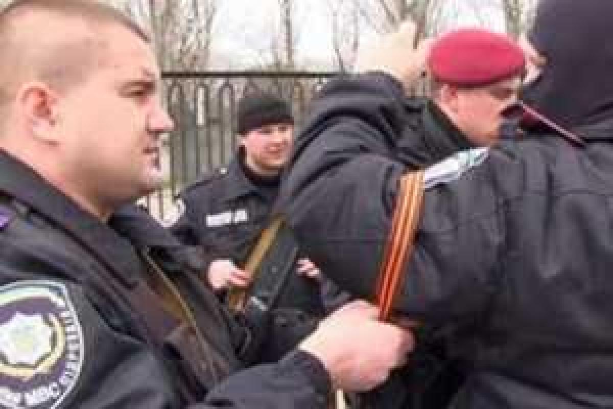 После длительного "отпуска" в Луганске "появилась" милиция После длительного "отпуска" в Луганске "появилась" милиция