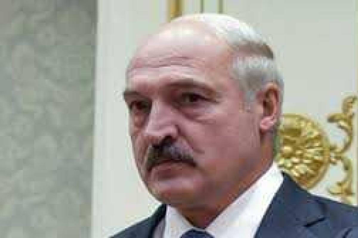 Лукашенко: Нельзя позволить и дальше литься крови украинского народа Лукашенко: Нельзя позволить и дальше литься крови украинского народа