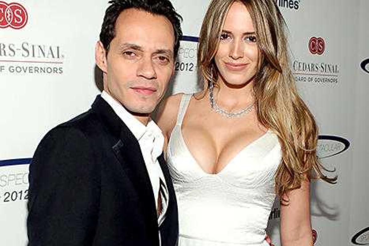 Экс-супруг Дженнифер Лопес узаконит свои отношения с молодой возлюбленной Экс-супруг Дженнифер Лопес узаконит свои отношения с молодой возлюбленной