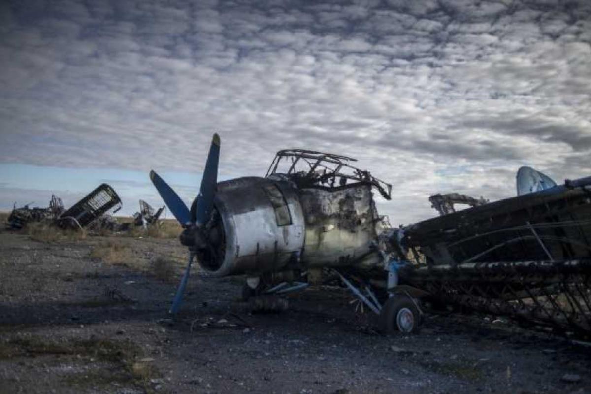 Луганский аэропорт: груды металлолома и кладбище надежд Луганский аэропорт: груды металлолома и кладбище надежд