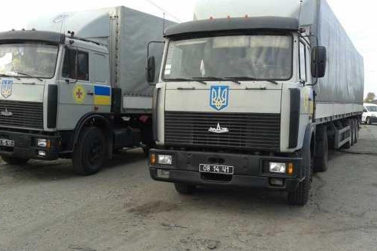 Около 400 тонн гуманитарной помощи доставили на Донбасс спасатели ГСЧС Около 400 тонн гуманитарной помощи доставили на Донбасс спасатели ГСЧС