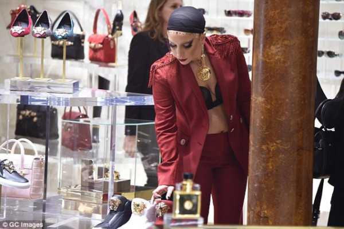 Lady GaGa вновь шокирует фанатов внешним видом Lady GaGa вновь шокирует фанатов внешним видом